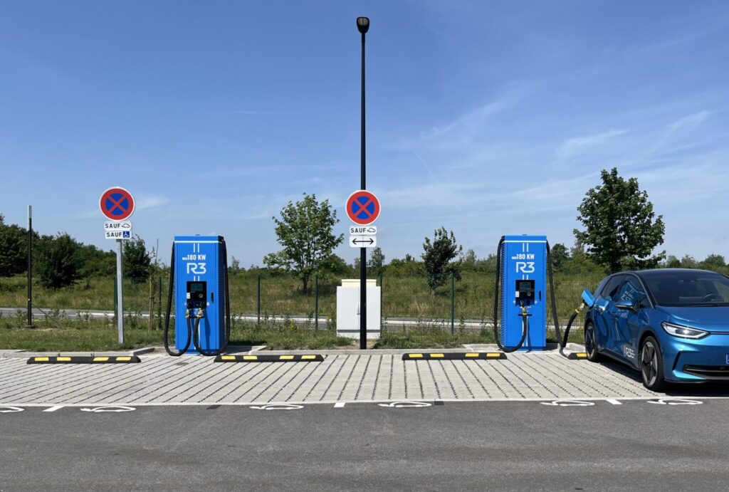 Photo d'une station de borne de recharge R3