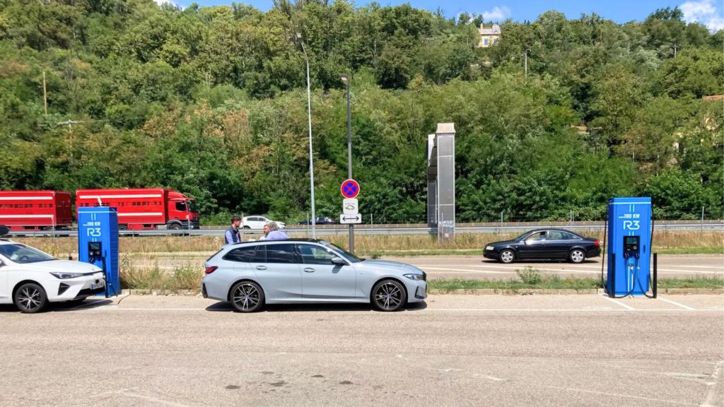 Station de recharge R3 Givors 1 - Gémo Intersport
