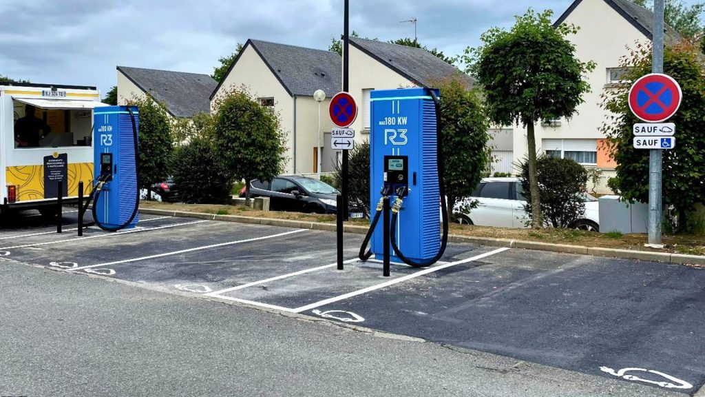 Station de recharge R3 Lanion - Intermarché