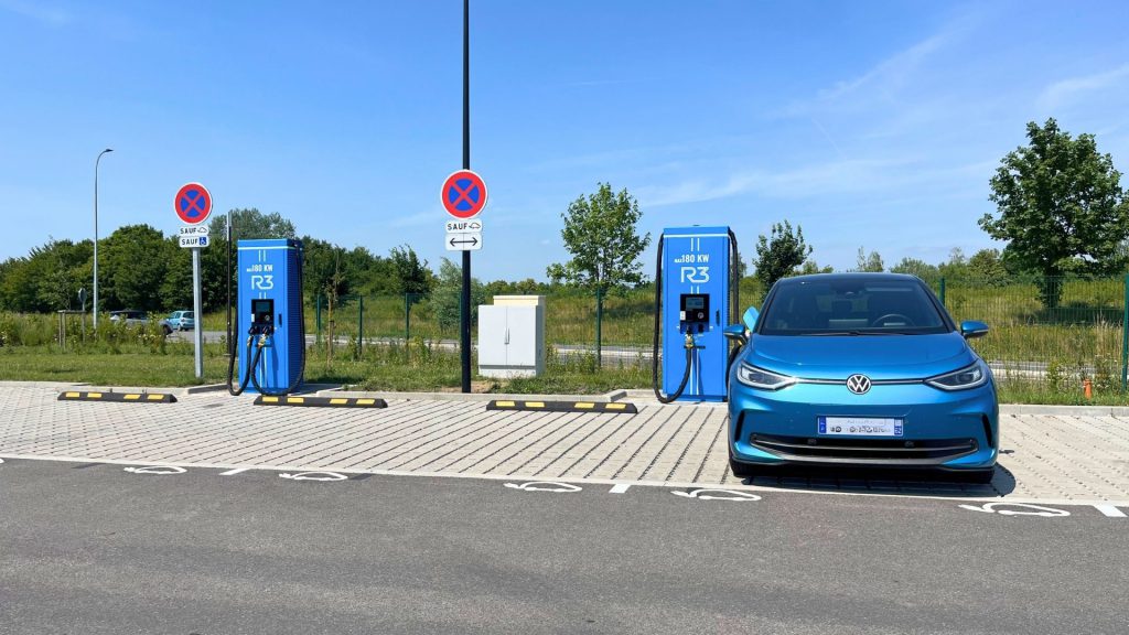 Station de recharge R3 Ostricourt - Intermarché