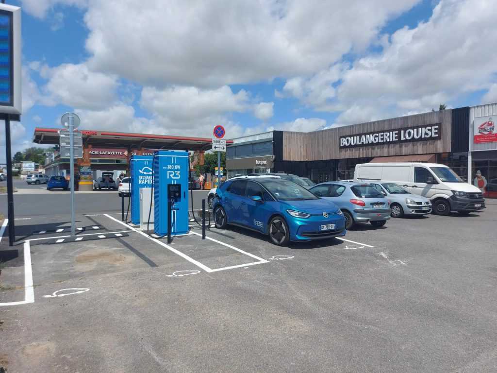 Station de recharge R3 Saint-Quentin-Dumas - Boulangerie Louise